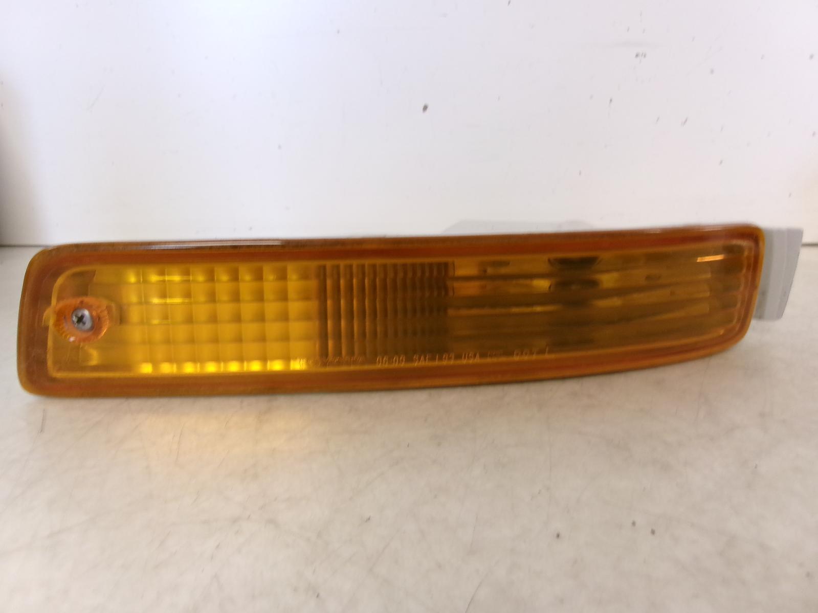 1995 1996 Honda Accord Driver Lh Bumper Mounted Turn Signal Light OEM - $9.80