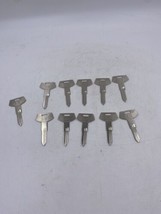 Lot of 11 GM Factory UNCUT Keys Flat Top with GM Logo - £13.56 GBP