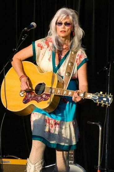 Emmylou Harris on stage wearing sunglasses playing guitar 4x6 inch photo - $4.75