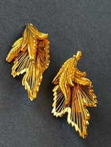 Estate Monet Signed Large Thin Wire Dimensional Goldtone Leaf Clip Earrings – - £11.90 GBP
