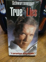True Lies SEALED VHS 1995 Arnold Schwarzenegger &amp; Jamie Lee Curtis - £7.75 GBP