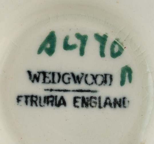 Wedgwood Trentham - Red A6770 4-Pc EDME Cup 2 Saucers + Bread Plate Etruria Item image 5