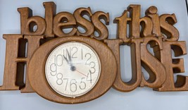 Vtg Burwood 80s Wall Clock Faux Wood &quot;Bless This House&quot; Quartz Movement - $324.69 MXN