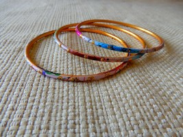 Cute lot of 3 gold tone paint spattered colorful bangle bracelets - £4.05 GBP