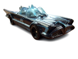Batmobile Series 1966 Celeste Hot Wheels - $12.00