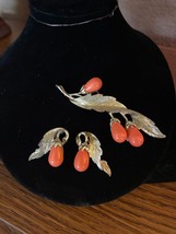 Sarah Coventry Bittersweet Faux Coral Leaf Brooch and Clip-On Earring Set - £35.97 GBP