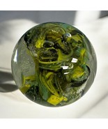 Yellow &amp; Green Ribbon Swirled Art Glass Paperweight Signed SALLY or LALLY - $833.54 MXN