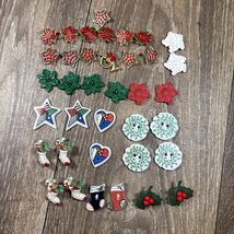 Mixed Lot Of Assorted Christmas Holiday Buttons Crafting Sewing - $14.00 CAD