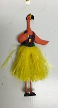 Department 56 pink flamingo ornament resin 56-34753 6” hula grass skirt - $340.99 MXN