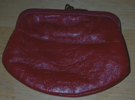 VINTAGE OXBLOOD LEATHER CHANGE PURSE W/KISS CLASP-GREAT USED - $8.99