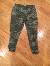 OLD NAVY 2-Pocket MEDIUM Camo Boys Casual Pants. Great shape. - £7.10 GBP