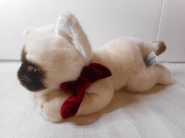 Russ Berrie Plush Siamese Stuffed Cat Velvet Bow Laying Down Pellets 13&quot; Cuddly - £12.74 GBP