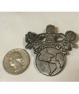 Children Around The World Pin Brooch Sterling Silver .925  - $1,853.10 MXN