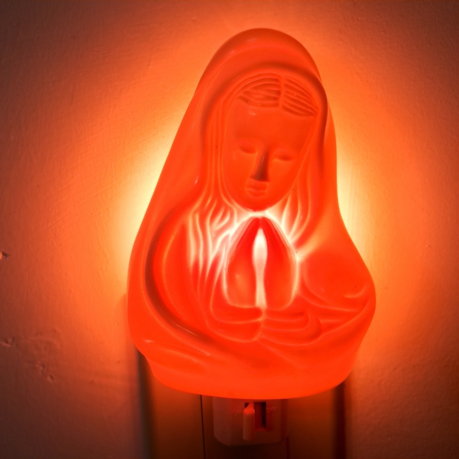 Magician  Virgin Mother Mary night light plug in cream plastic praying v... - $50.00