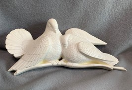 Vintage Burwood Products Company Wall Hanging Doves Plastic Sculpture - $247.53 MXN