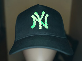 New York Yankees NY Buffering, Matrix Embroidered Snapback Hat - £26.67 GBP