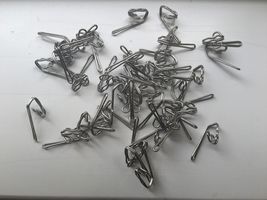 20 Metal Curtain Hooks. Ideal for Tape Headed Curtains - $60.32 MXN 20 Metal Curtain Hooks. Ideal for Tape Headed Curtains - $60.32 MXN