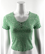 So Crop Top Green Floral Size XS Cropped Tee Shirt Caged Neck Womens - $225.80 MXN