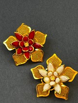 Vintage Lot of Mesh Goldtone Flowers w Layered White or Red Plastic Petals &amp; Cen - £11.71 GBP