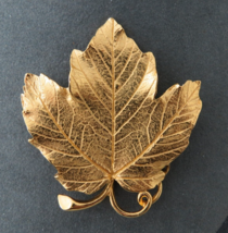 Trifari TM Maple Leaf Brooch Brilliant Gold Tone  Large 2.5&quot; High Textured Nice - £23.25 GBP