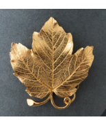 Trifari TM Maple Leaf Brooch Brilliant Gold Tone  Large 2.5&quot; High Textur... - £23.17 GBP