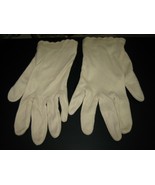 Vintage Ladies Scalloped Wrist Short Ivory Gloves - £7.58 GBP