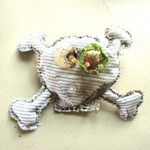 Skull and Crossbones Cat Toy Organic Catnip Handmade Handstitched Colour... - $123.63 MXN