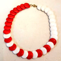 Avon Newport Red &amp; White 15&quot; VTG 1982 Plastic Choker Collar Necklace - £15.76 GBP