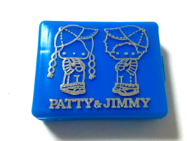 PATTY＆JIMMY Custodia in plastica blu SANRIO 1976&#39; Appendice retrò vintage - £25.33 GBP