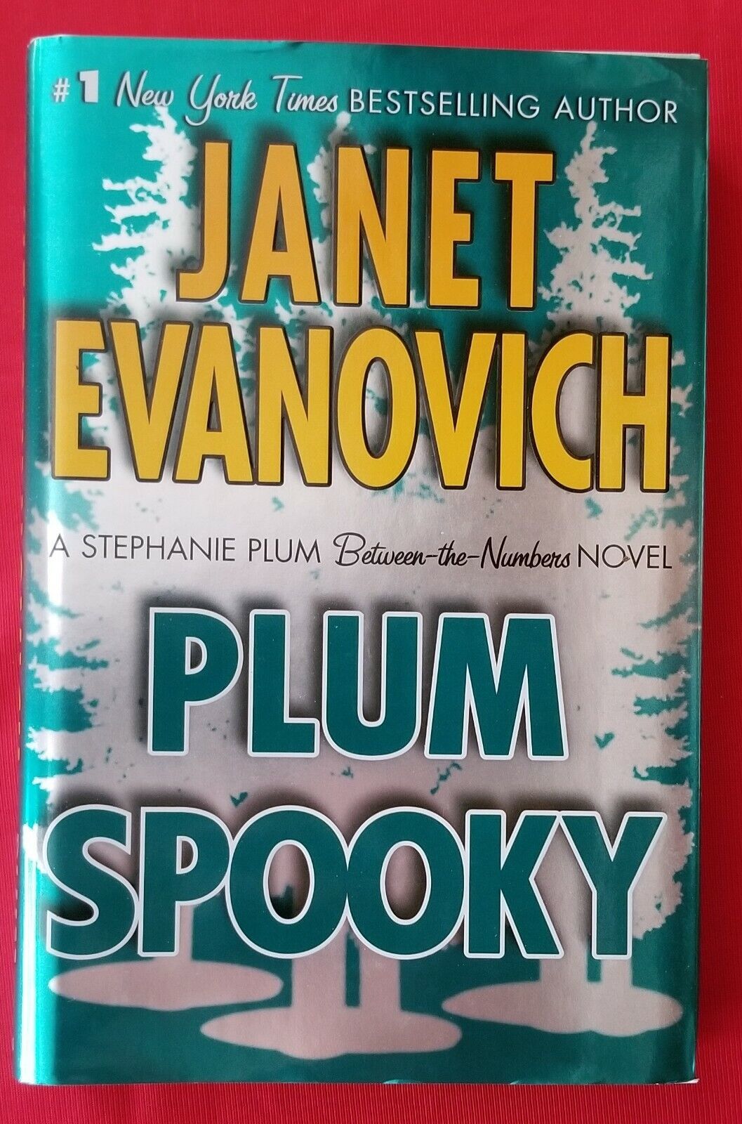 Plum Spooky 4 by Janet Evanovich (2009, Hardcover Book - $3.95