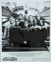 Star Trek Voyager Cast 10x8 1994 Original Press Photo  - $185.07 MXN