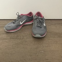 Nike In Season TR 5 Womens Size 7.5 Running Shoes Gray Pink Athletic Sne... - $285.10 MXN