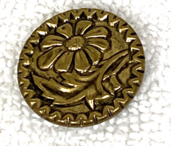 Vintage Raised Relief Daisy Floral Gold Tone Metal Scalloped Frame Butto... - $6.44