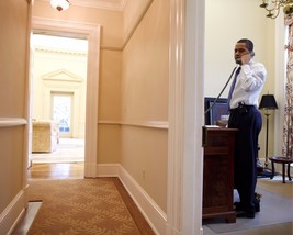 President Barack Obama talks on phone in White House private study Photo Print - £7.18 GBP