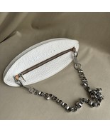 Bimba Y Lola Pelota White Pebbled Leather Silver Chain Bag - $3,559.87 MXN