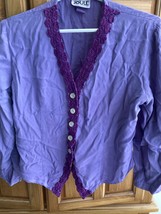 Joule Lavender Blouse Button Front Lace Neckline Women’s Size Medium - £15.62 GBP