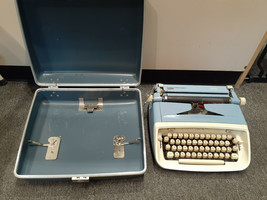 Vtg Royal Safari Portable Typewriter In Case Rugged All Metal Structural... - £125.79 GBP