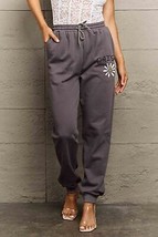 Simply Love Simply Love Full Size Drawstring DAISY Graphic Long Sweatpants - £25.53 GBP