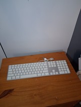 Apple Magic Keyboard A1243 Wired Mac Standard USB w/ Numeric Keypad, 2 U... - $451.23 MXN