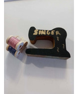 Miniature wood sewing machine with thread  - $90.95 MXN