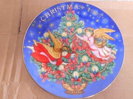 1995 Avon Christmas Plate &quot;Trimming The Tree&quot; Porcelain Trimmed In 22kt ... - £11.18 GBP