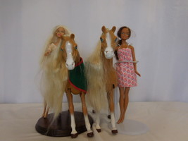 Barbie 2 Walking Beauty Horse&#39;s 1998 Mattel + 2 1999 Barbie Dolls - £26.04 GBP