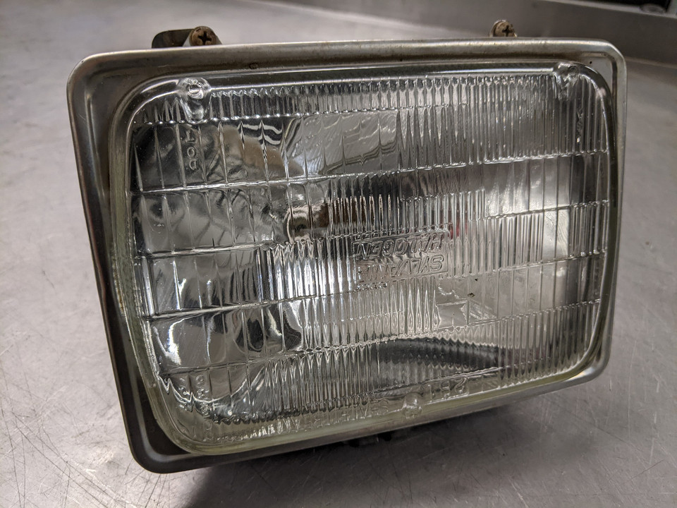 Driver Left Headlight Assembly For 99-04 Ford F-250 Super Duty  5.4 - $39.55