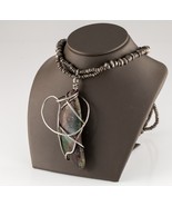 Argent Sterling Perlé Collier Avec Grand Wire-Suspended Lissées Turquoise - $864.99 CAD