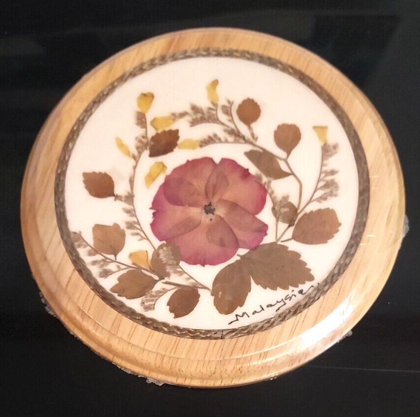 Dried Pressed Flowers Botanicals Rubber Wood Circular Frame 5&quot; - $9.90