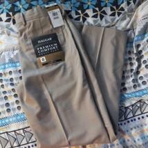 Haggar Men&#39;s Premium Comfort Flat Front Medium Khaki Dress Pant Classic Fit NWT - £25.31 GBP