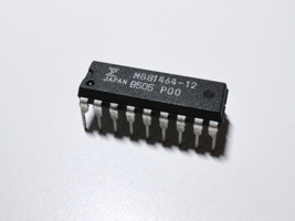 1X MB81464-12 FUJITSU 256 Kbit 64K x 4 Page Mode DRAM 120ns DIP-18 - €4,59 EUR