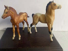 Breyers Reeves tan, brown &amp; white horses foals 4.5&quot; set of 2 - £14.15 GBP