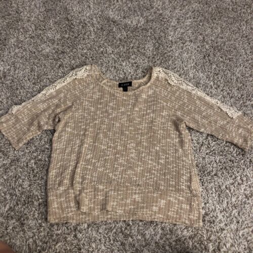 A. Byer Women&#39;s Size M Sweater Half Sleeve Slight Crop Knit Detail S Cro... - $16.35