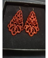 Avon Holiday Christmas Glitz Sparkle Earrings Red Filigree Glitter Dangle - $20.37 CAD